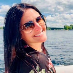 Meet your Posher, Emmanuelle